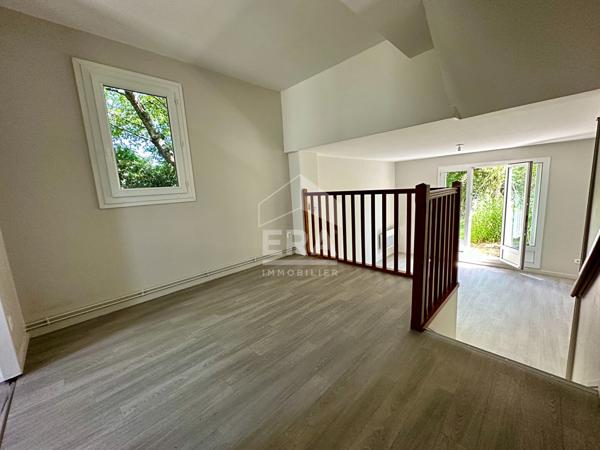 Maison Tours Montjoyeux 5 pièce(s) avec jardin et garage