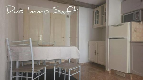 T2 meublé et équipé dans petite copropriété sans syndic et sans charge.