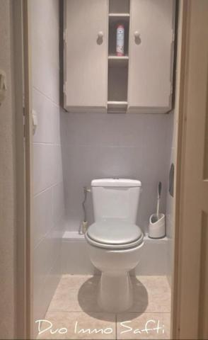 T2 meublé et équipé dans petite copropriété sans syndic et sans charge.