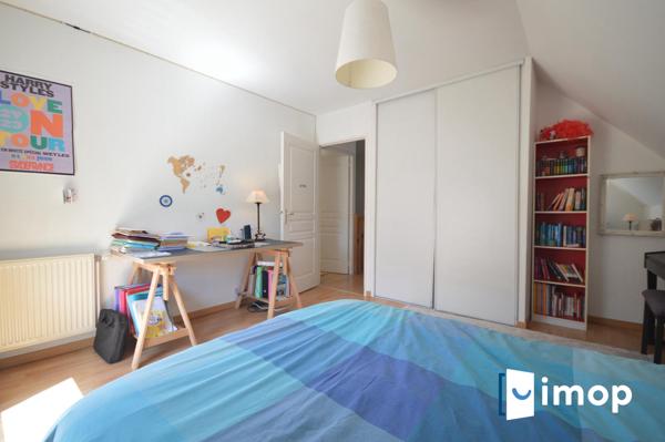 À Talant, maison familiale 7 pièces avec jardin et double garage, proche commodités