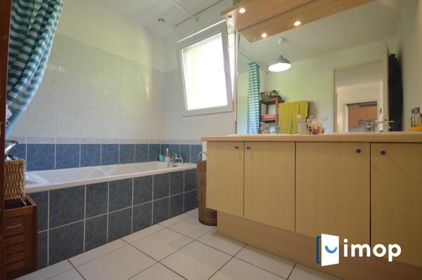 À Talant, maison familiale 7 pièces avec jardin et double garage, proche commodités