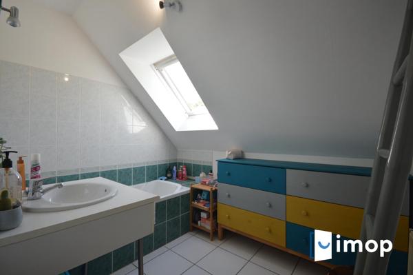 À Talant, maison familiale 7 pièces avec jardin et double garage, proche commodités