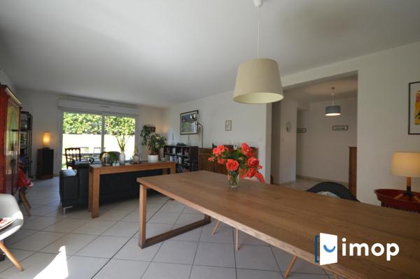 À Talant, maison familiale 7 pièces avec jardin et double garage, proche commodités