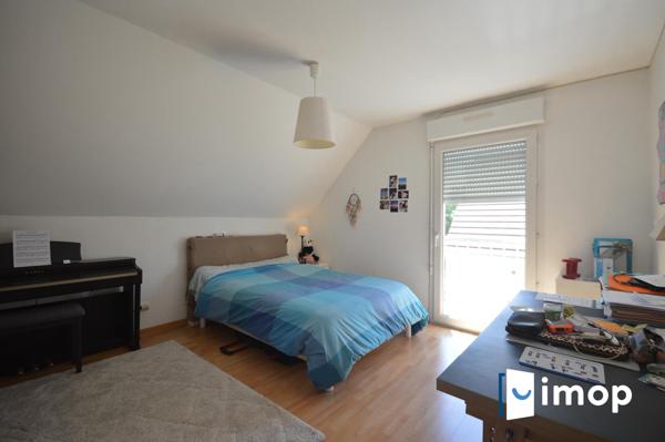 À Talant, maison familiale 7 pièces avec jardin et double garage, proche commodités