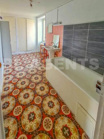 Maison de ville au fort potentiel – emplacement central et prix très attractif