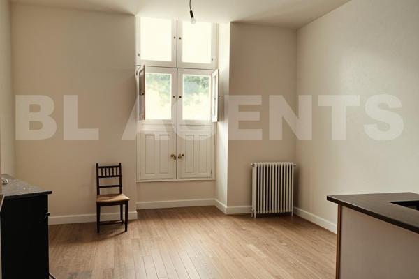 Maison de ville au fort potentiel – emplacement central et prix très attractif