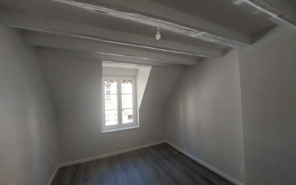 Maison à vendre    5 pièces • 90,99 m2 Rugles