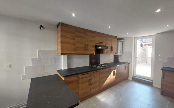 Maison à vendre    5 pièces • 90,99 m2 Rugles