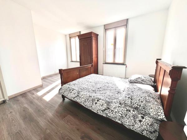 Maison 205m2 4 ch combles aménagés carport jardin terrasse