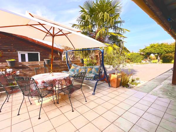 Maison 205m2 4 ch combles aménagés carport jardin terrasse