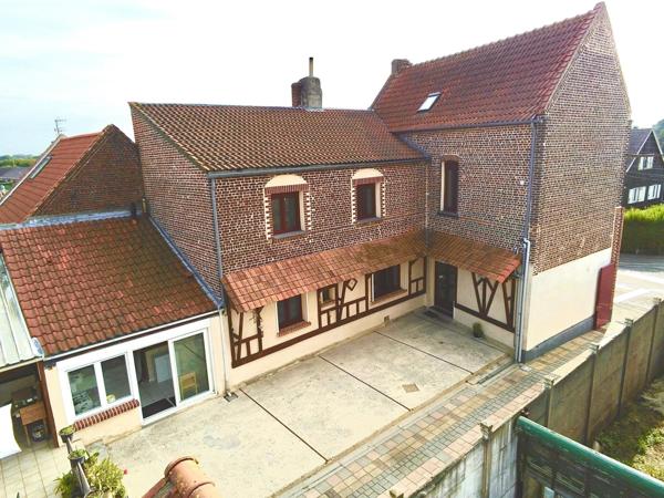 Maison 205m2 4 ch combles aménagés carport jardin terrasse