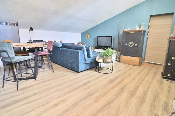 Brignoles: immeuble: restaurant et appartement