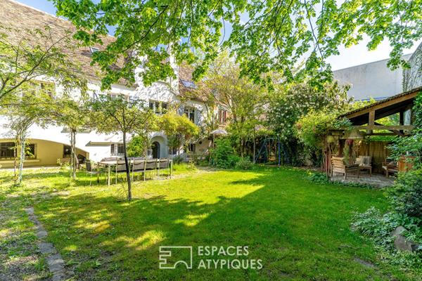 La maison historique en plein centre ville avec jardin