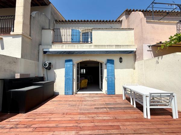 AIGUES-MORTES – MARINA D'EXCEPTION AVEC POSTE D'AMARRAGE 12 x 6 m, GARAGE ET VUE SUR LE BASSIN
