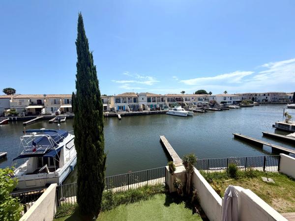 AIGUES-MORTES – MARINA D'EXCEPTION AVEC POSTE D'AMARRAGE 12 x 6 m, GARAGE ET VUE SUR LE BASSIN