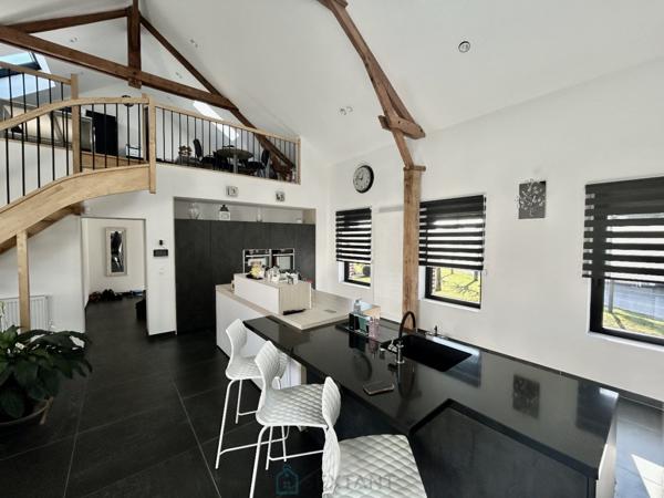 Magnifique Corps de Ferme totalement clos avec Grange de plus de 100m2.