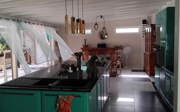 Maison à vendre    9 pièces • 272 m2 Sainte-Rose