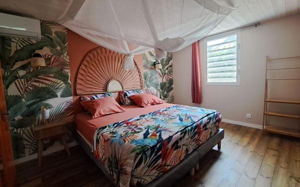 Maison à vendre    9 pièces • 272 m2 Sainte-Rose