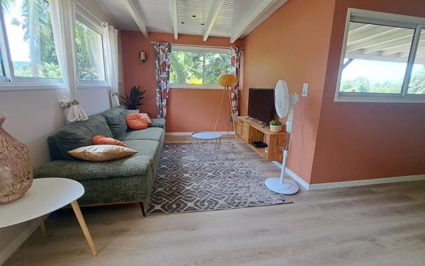 Maison à vendre    9 pièces • 272 m2 Sainte-Rose