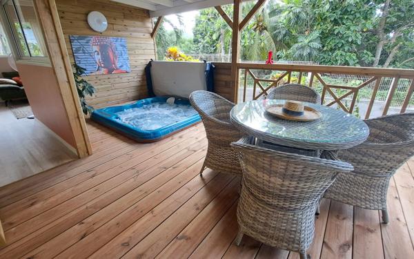 Maison à vendre    9 pièces • 272 m2 Sainte-Rose