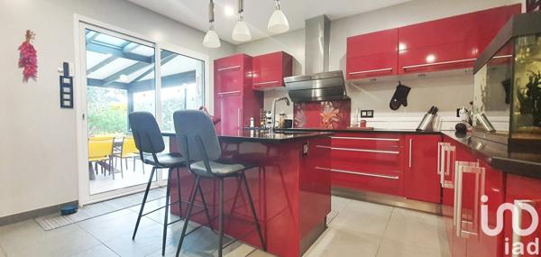 Maison traditionnelle 7 pièces de 214 m² à Moëlan-sur-Mer (29350)