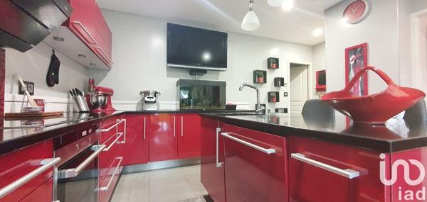 Maison traditionnelle 7 pièces de 214 m² à Moëlan-sur-Mer (29350)