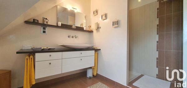 Maison traditionnelle 7 pièces de 214 m² à Moëlan-sur-Mer (29350)