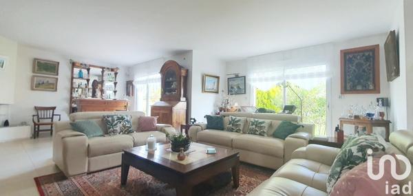 Maison traditionnelle 7 pièces de 214 m² à Moëlan-sur-Mer (29350)