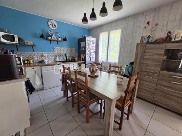 Magnifique Pavillon sur de rez-de-jardin rénové de 83 m² à TORTERON

Situé dans un joli coin de campagne, à deux pas de toutes les commodités, commerces et écoles de la commune de Torteron, nous vous présentons ce magnifique pavillon sur rez-de-jardin, d'une superficie habitable de 83m² et 74m² de sous-sol, sur un terrain de 1540m².

Cette maison dispose d'une entrée dont le dégagement de couloir dessert toutes les pièces du rez-de-chaussée.
A gauche de l'entrée, ce pavillon propose une première chambre de 9m², à droite de l'entrée se trouve un wc indépendant.
Face à l'entrée, cette maison propose une grande pièce de vie de 38m² composée d'un espace cuisine aménagée et équipée et d'un espace séjour salon.
Le rez-de-chaussée se complète de 2 chambres de 10 et 14m², (la plus grande propose un espace dressing), d'une salle de bain et d'un petit espace cellier.
En sous-sol, cette maison dispose d'un cellier de 8 m²qui propose une porte de service vers le terrain, d'un espace chaufferie de 11m², d'un grand garage de de 33m² équipé d'un wc indépendant, ainsi que d'une grande cave de 22m².

Tous les sols de cette maison sont en carrelage (Cuisine, Séjour, dégagement, salle de bain, wc) ou en parquet (chambres), elle comporte une isolation double vitrage pvc avec volets roulants mécaniques, un chauffage de type gaz de ville très récente (2017)  production d'eau chaude.
Elle possède des combles bien isolés et une toiture en tuiles mécaniques terre cuite en bon état.

A l’extérieur, cette maison dispose d'une parcelle d'environ 1540 m² de terrain sans vis à vis, entièrement clôturé, arboré et entretenu.

Les plus: La qualité générale du bien, son coin de campagne tranquille dans un quartier calme, ses volumes de pièces, sa cuisine, son sous sol pratique, son beau terrain.

Photos supplémentaires disponibles sur BSK IMMOBILIER > Nos conseillers > Olivier FRESLON
Pour tout renseignement complémentaire ou pour une visite, contactez moi au 07.62.78.13.13

Idéal pour un premier investissement ou pour une belle maison de campagne, cette maison est une belle opportunité à saisir!!!