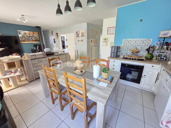 Magnifique Pavillon sur de rez-de-jardin rénové de 83 m² à TORTERON

Situé dans un joli coin de campagne, à deux pas de toutes les commodités, commerces et écoles de la commune de Torteron, nous vous présentons ce magnifique pavillon sur rez-de-jardin, d'une superficie habitable de 83m² et 74m² de sous-sol, sur un terrain de 1540m².

Cette maison dispose d'une entrée dont le dégagement de couloir dessert toutes les pièces du rez-de-chaussée.
A gauche de l'entrée, ce pavillon propose une première chambre de 9m², à droite de l'entrée se trouve un wc indépendant.
Face à l'entrée, cette maison propose une grande pièce de vie de 38m² composée d'un espace cuisine aménagée et équipée et d'un espace séjour salon.
Le rez-de-chaussée se complète de 2 chambres de 10 et 14m², (la plus grande propose un espace dressing), d'une salle de bain et d'un petit espace cellier.
En sous-sol, cette maison dispose d'un cellier de 8 m²qui propose une porte de service vers le terrain, d'un espace chaufferie de 11m², d'un grand garage de de 33m² équipé d'un wc indépendant, ainsi que d'une grande cave de 22m².

Tous les sols de cette maison sont en carrelage (Cuisine, Séjour, dégagement, salle de bain, wc) ou en parquet (chambres), elle comporte une isolation double vitrage pvc avec volets roulants mécaniques, un chauffage de type gaz de ville très récente (2017)  production d'eau chaude.
Elle possède des combles bien isolés et une toiture en tuiles mécaniques terre cuite en bon état.

A l’extérieur, cette maison dispose d'une parcelle d'environ 1540 m² de terrain sans vis à vis, entièrement clôturé, arboré et entretenu.

Les plus: La qualité générale du bien, son coin de campagne tranquille dans un quartier calme, ses volumes de pièces, sa cuisine, son sous sol pratique, son beau terrain.

Photos supplémentaires disponibles sur BSK IMMOBILIER > Nos conseillers > Olivier FRESLON
Pour tout renseignement complémentaire ou pour une visite, contactez moi au 07.62.78.13.13

Idéal pour un premier investissement ou pour une belle maison de campagne, cette maison est une belle opportunité à saisir!!!