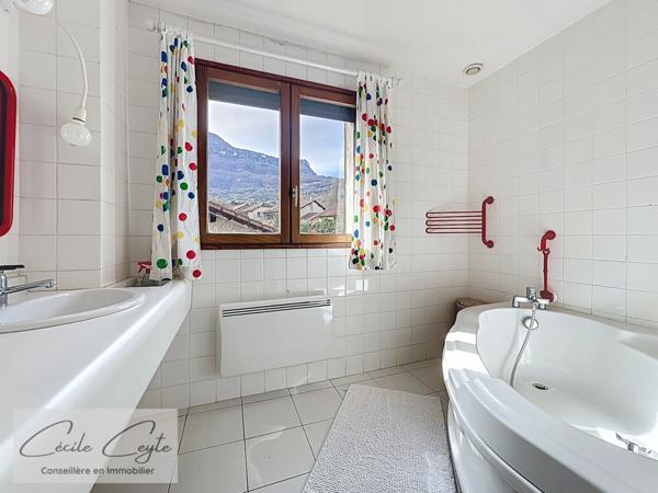 Seyssins Maison familiale avec grand terrain et accès direct aux espaces naturels