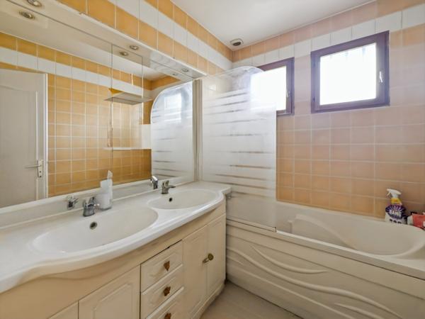 Maison au calme avec piscine  proche A6/A46