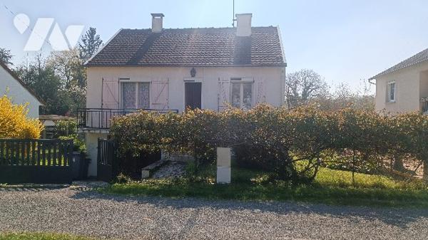 Dans village avec écoles et commerces pavillon de 3 pièces, sur sous-sol sur 370 m² de jardin.
