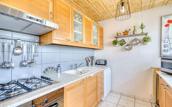 Appartement à vendre    5 pièces • 90 m2 Saint-Priest