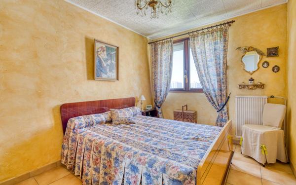 Appartement à vendre    5 pièces • 90 m2 Saint-Priest