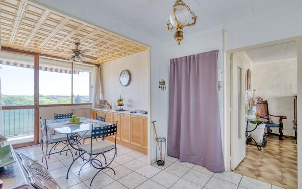 Appartement à vendre    5 pièces • 90 m2 Saint-Priest