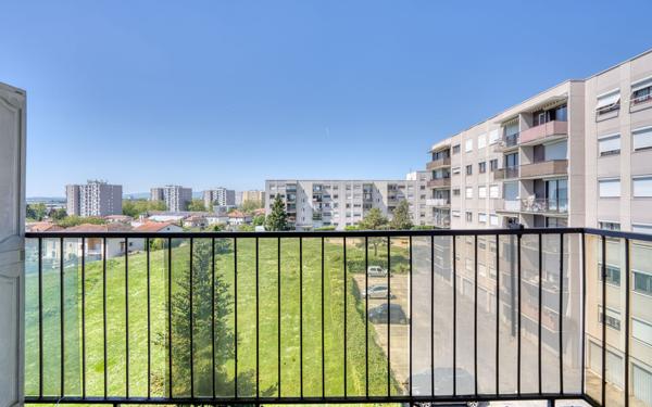 Appartement à vendre    5 pièces • 90 m2 Saint-Priest
