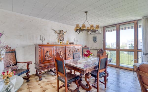 Appartement à vendre    5 pièces • 90 m2 Saint-Priest