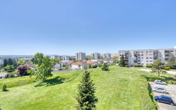 Appartement à vendre    5 pièces • 90 m2 Saint-Priest