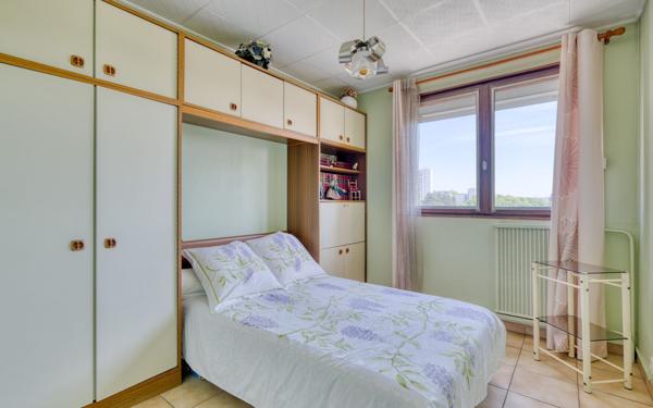 Appartement à vendre    5 pièces • 90 m2 Saint-Priest