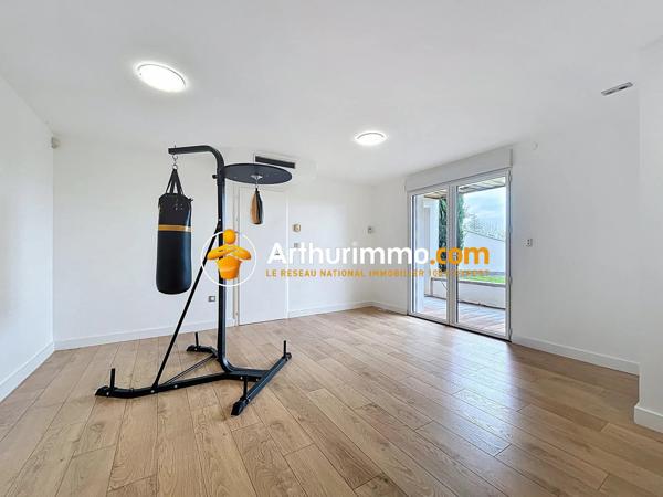Vente                                                      Maison
                        
                     8 pièces                      278 m2                     à Bourgoin-Jallieu
