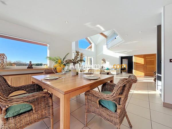 Vente                                                      Maison
                        
                     8 pièces                      278 m2                     à Bourgoin-Jallieu