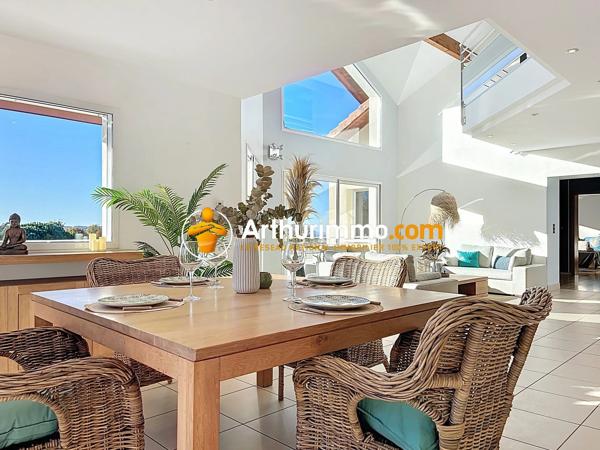 Vente                                                      Maison
                        
                     8 pièces                      278 m2                     à Bourgoin-Jallieu