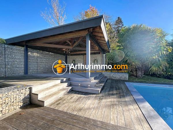 Vente                                                      Maison
                        
                     8 pièces                      278 m2                     à Bourgoin-Jallieu
