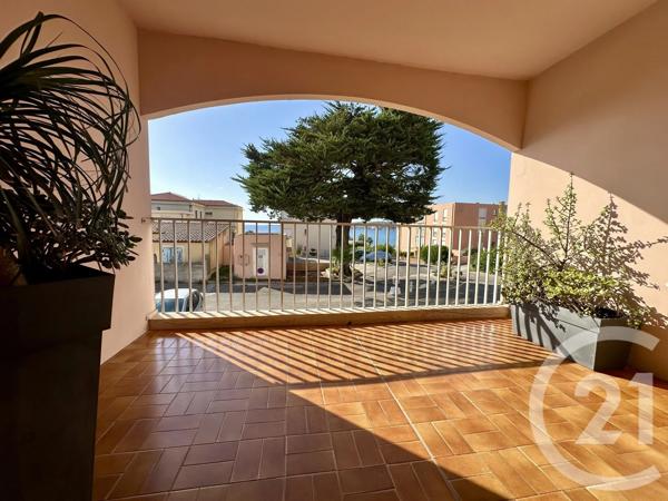 Appartement T3 à vendre  3 pièces - 40,75 m 2   SIX FOURS LES PLAGES  - 83