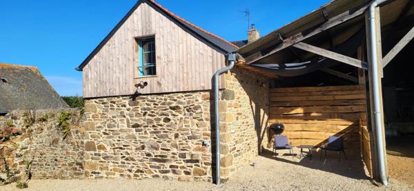 Domaine en pierre de pays entre terre et mer avec gîtes