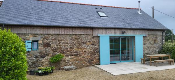 Domaine en pierre de pays entre terre et mer avec gîtes