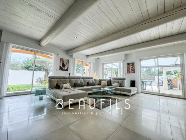 Villetelle (34400) Exclusivité - Villetelle - Propriété néo-provençale avec dépendance