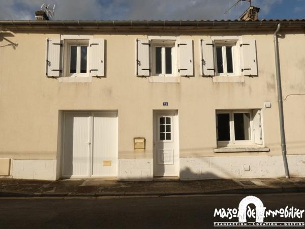Vente Maison de village - 3 chambres - 93m² - Jardin et dépendance - BOUTIERS SAINT TROJAN