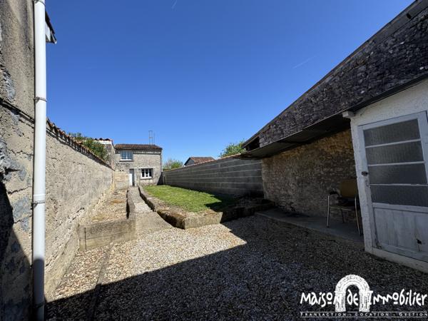 Vente Maison de village - 3 chambres - 93m² - Jardin et dépendance - BOUTIERS SAINT TROJAN